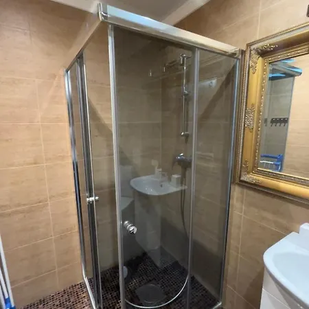 Hubane Korter Aedlinnas Apartment *